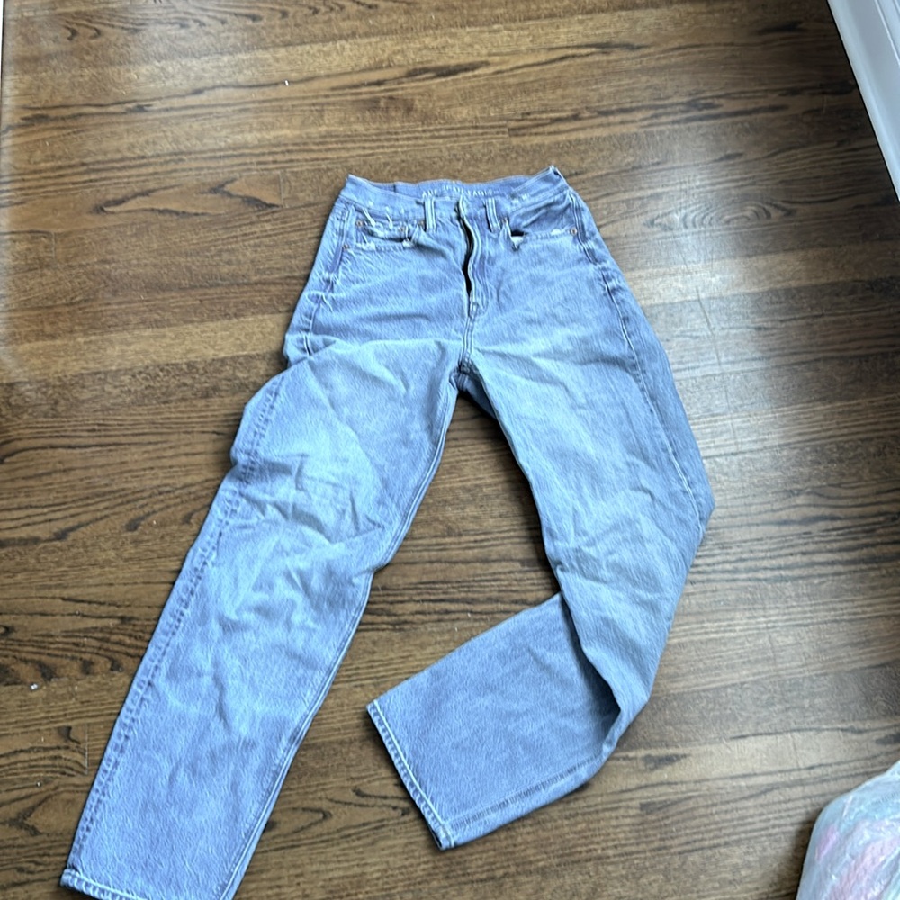 American Eagle Straight Legged Jeans